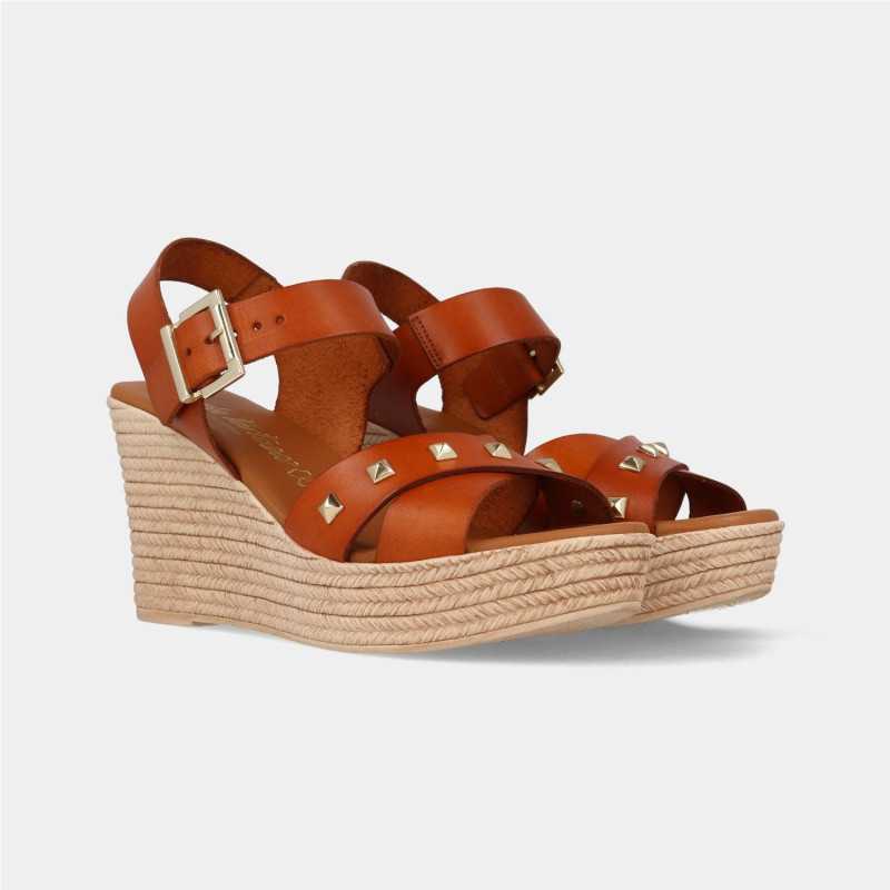 Sandalia cuña Tachas