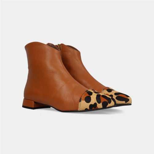 Botín puntera animal print CASTIELS