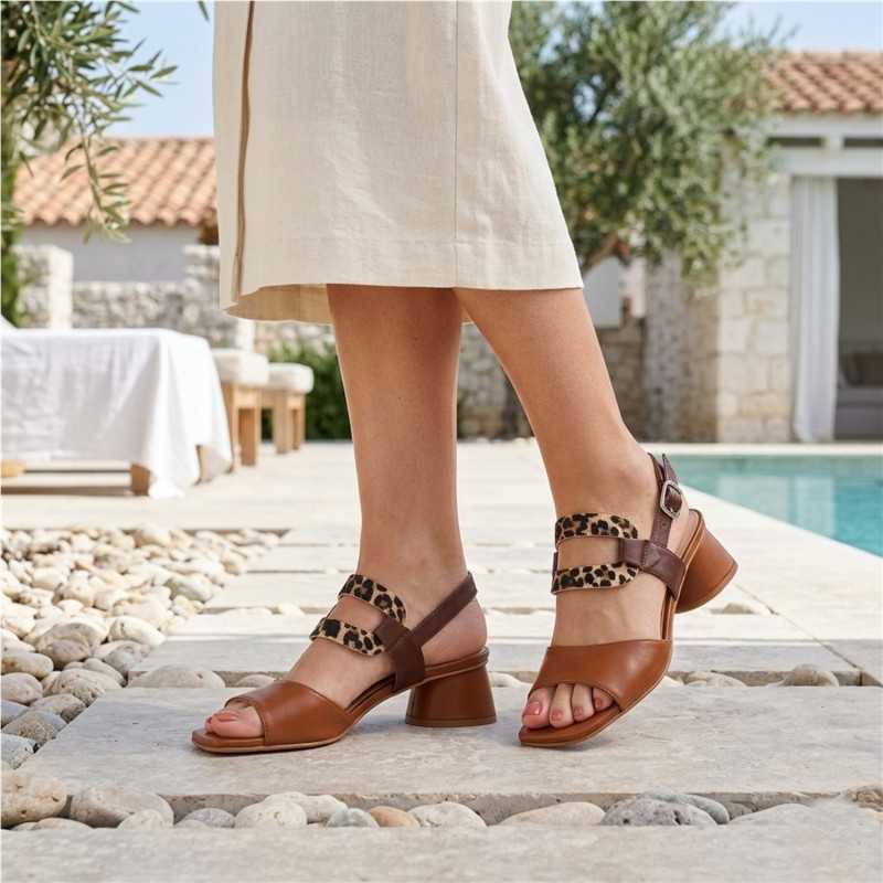 Sandalia de tacón animal print de Vera Rebato Sandalia de tacón animal print de Vera Rebato